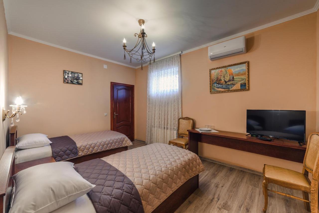 Готель «Вишневий Сад» Mukačevo Esterno foto