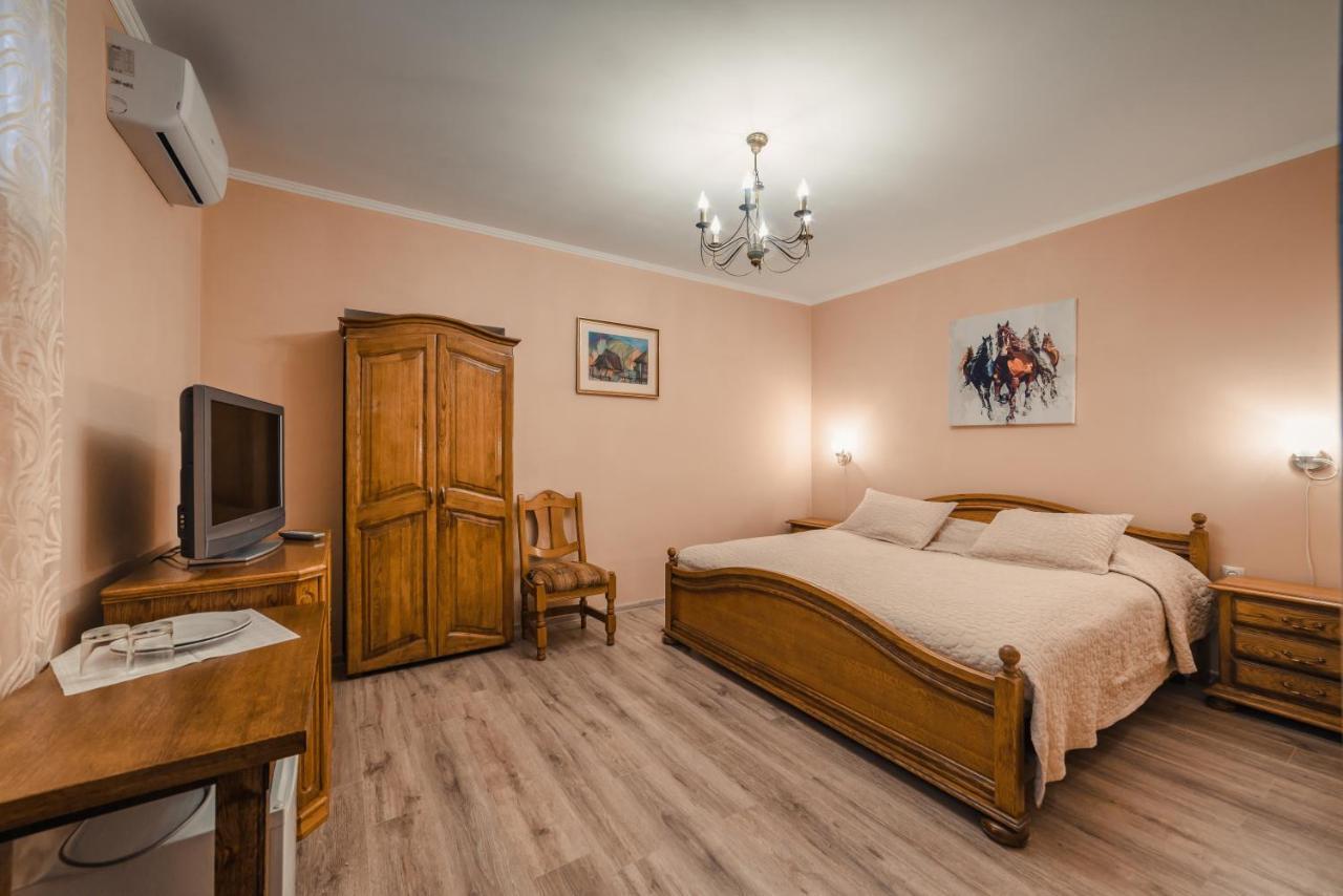 Готель «Вишневий Сад» Mukačevo Esterno foto