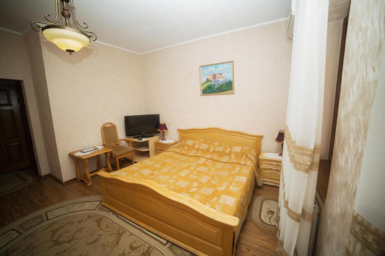 Готель «Вишневий Сад» Mukačevo Esterno foto