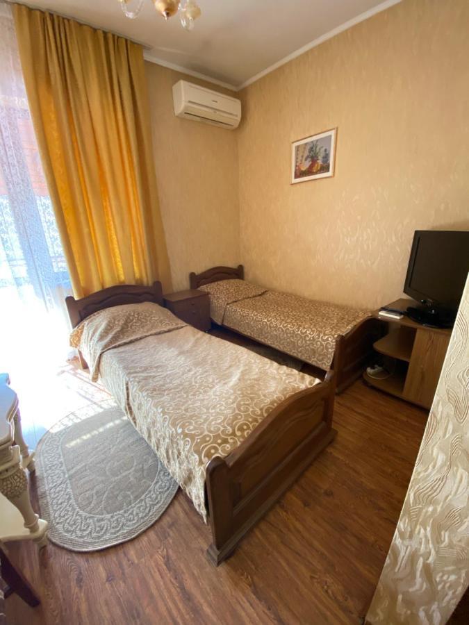 Готель «Вишневий Сад» Mukačevo Esterno foto