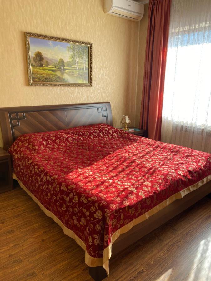 Готель «Вишневий Сад» Mukačevo Esterno foto