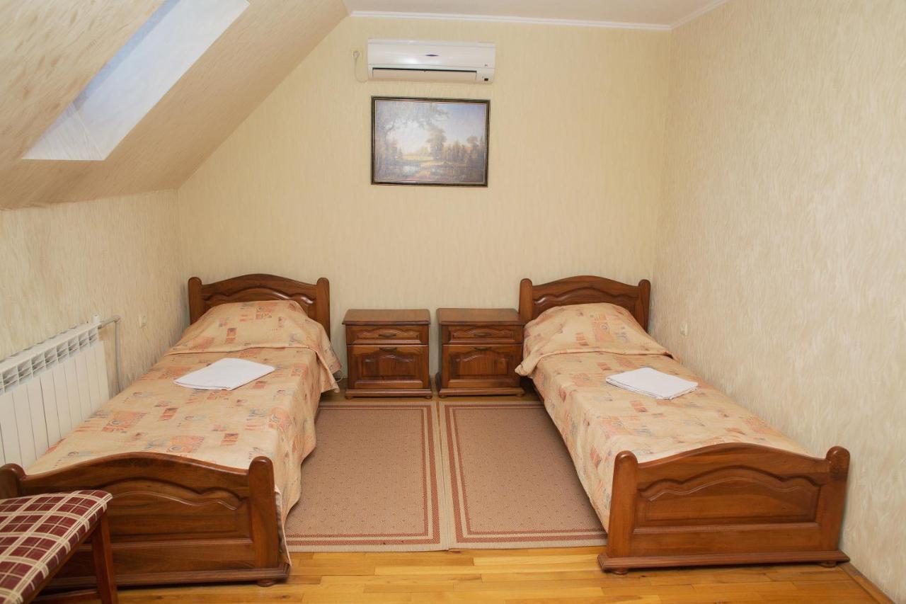 Готель «Вишневий Сад» Mukačevo Esterno foto