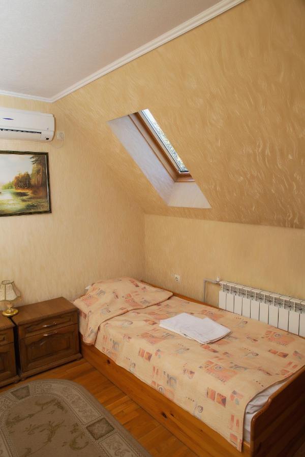 Готель «Вишневий Сад» Mukačevo Esterno foto