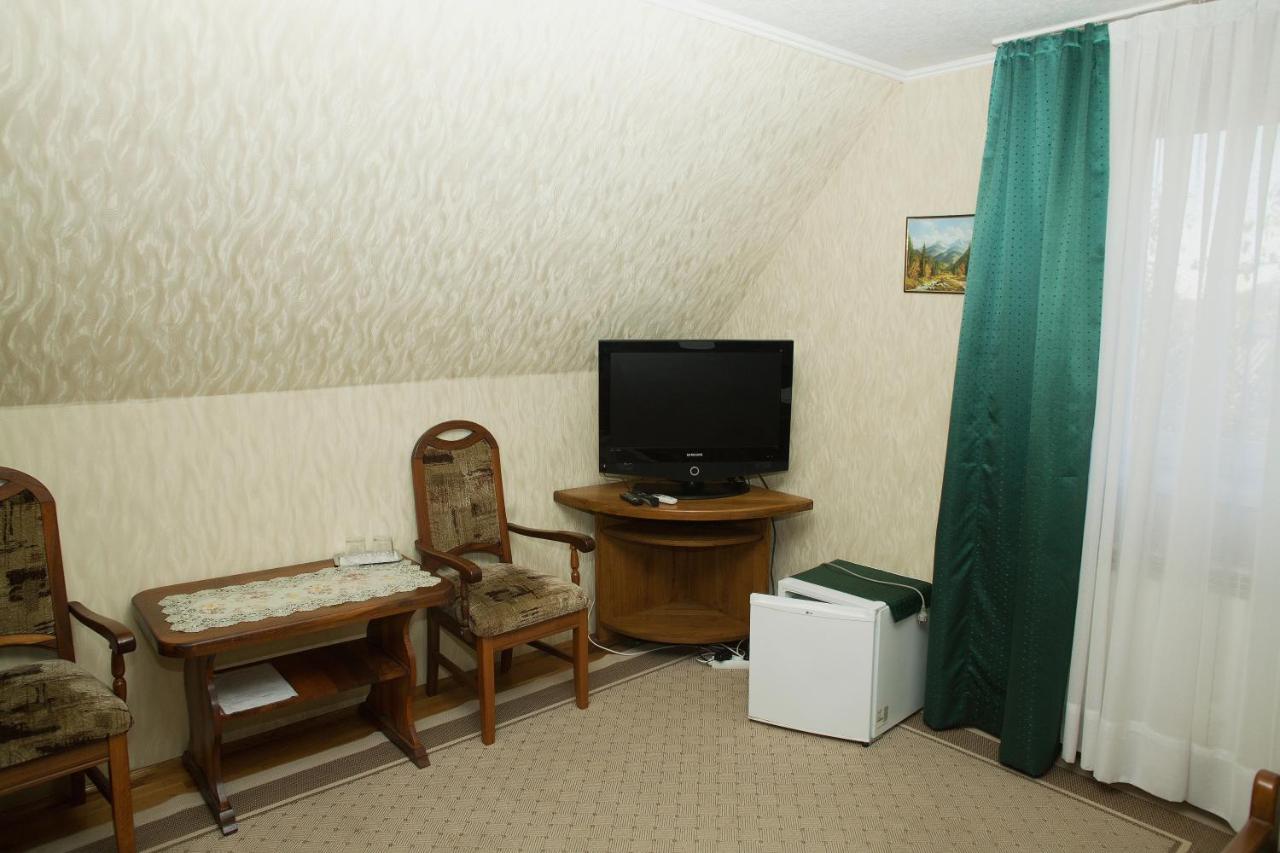 Готель «Вишневий Сад» Mukačevo Esterno foto