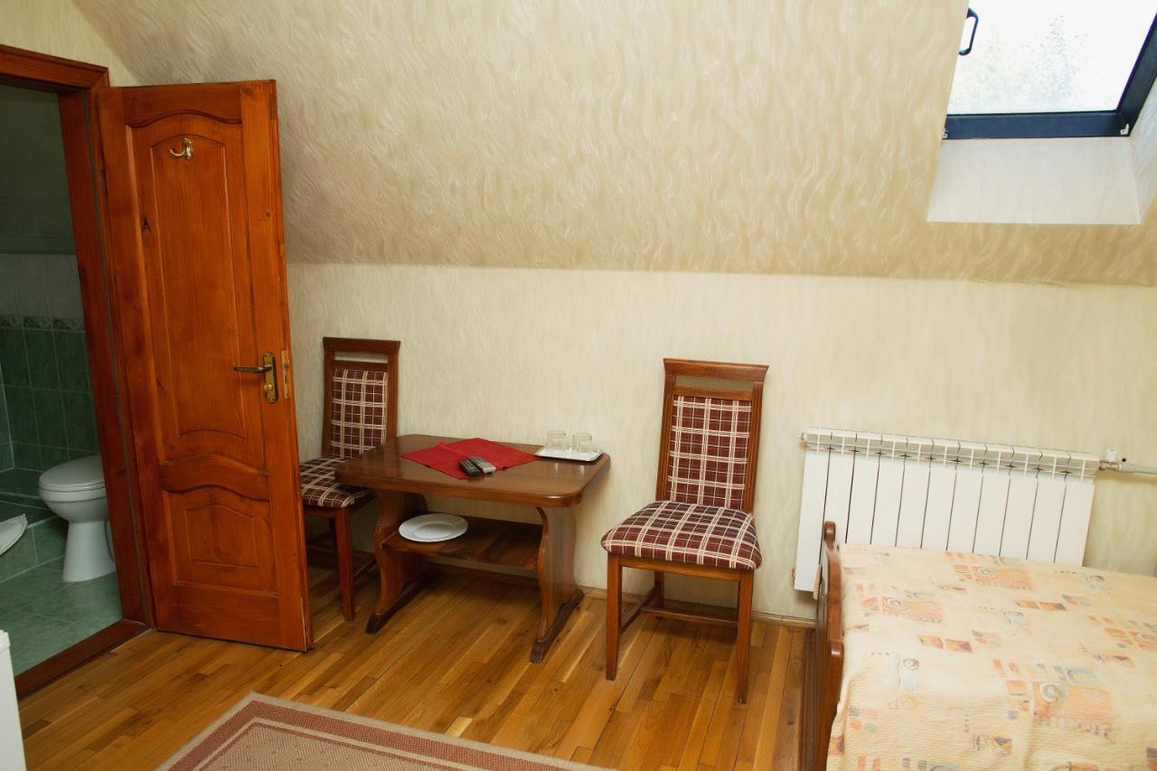 Готель «Вишневий Сад» Mukačevo Esterno foto