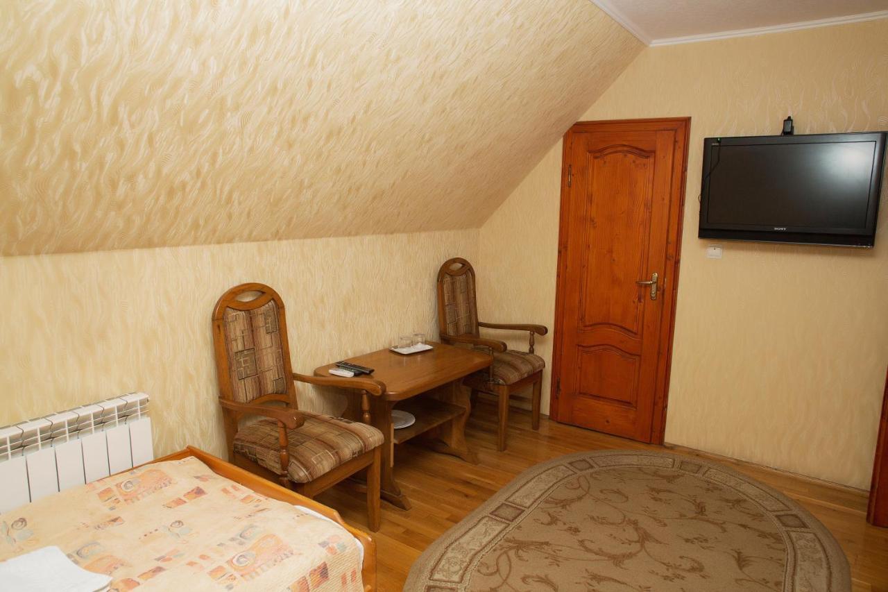 Готель «Вишневий Сад» Mukačevo Esterno foto